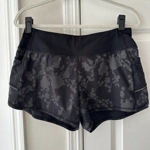 Athleta Ready Set Go Short - Black Tuscan Vine Size Small
